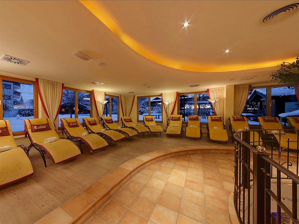 ניוסטיפט אים סטובאיטל Alpenhotel Tirolerhof מראה חיצוני תמונה