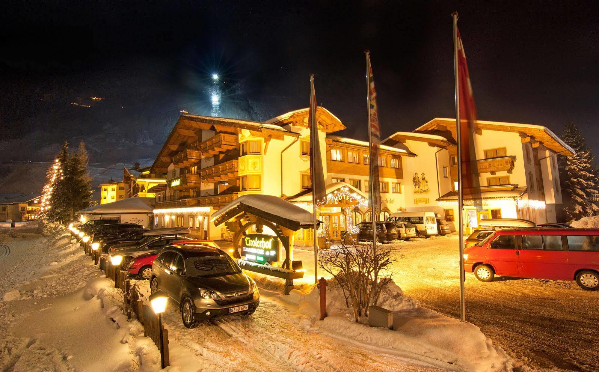 ניוסטיפט אים סטובאיטל Alpenhotel Tirolerhof מראה חיצוני תמונה
